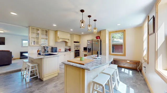 $389,000 | 118 3 Mile Bridge Road, Middlebury, VT 05753