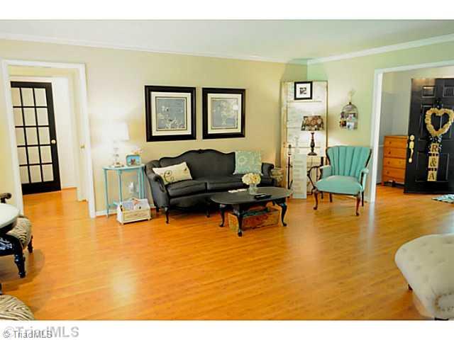 3625 Pinetop Road Greensboro, NC 27410 - Photo 5 of 16 Living Room.