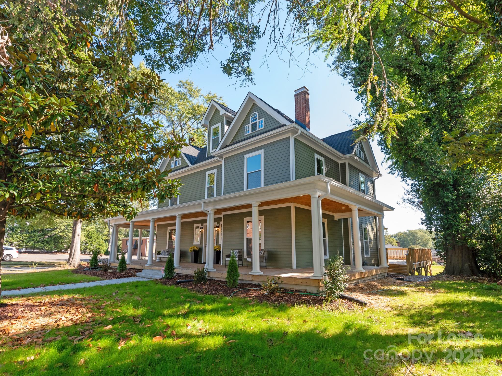 402 South Chester Street Gastonia, NC 28052 - Photo 2 of 48 a view of a yard in front of house