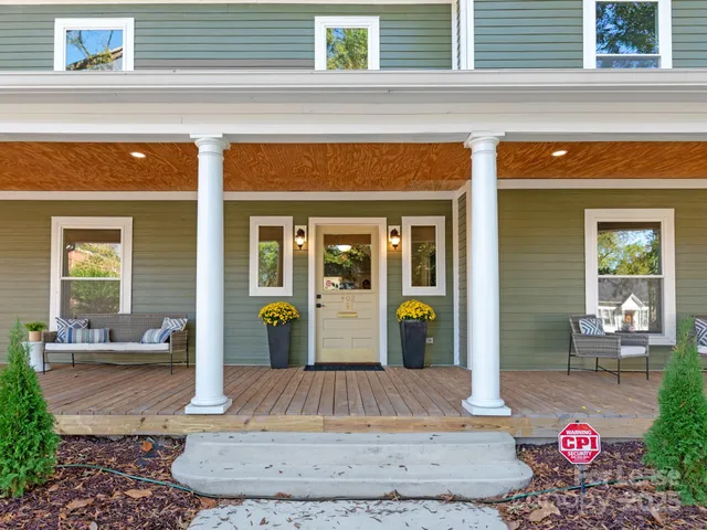 a view of a house with outdoor space
