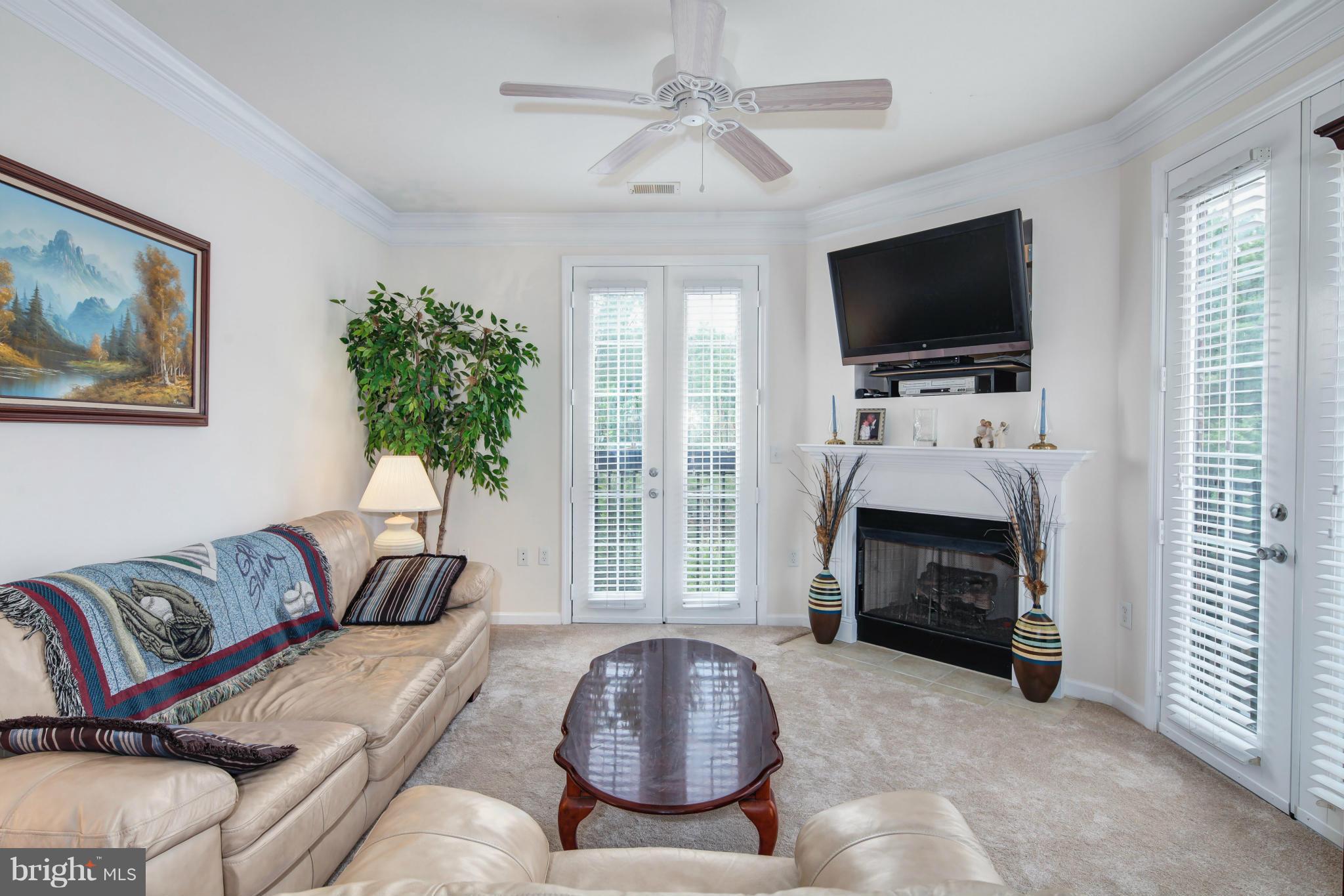 27 Booth Street, Unit 342 Gaithersburg, MD 20878 - Photo 11 of 30 Living Room