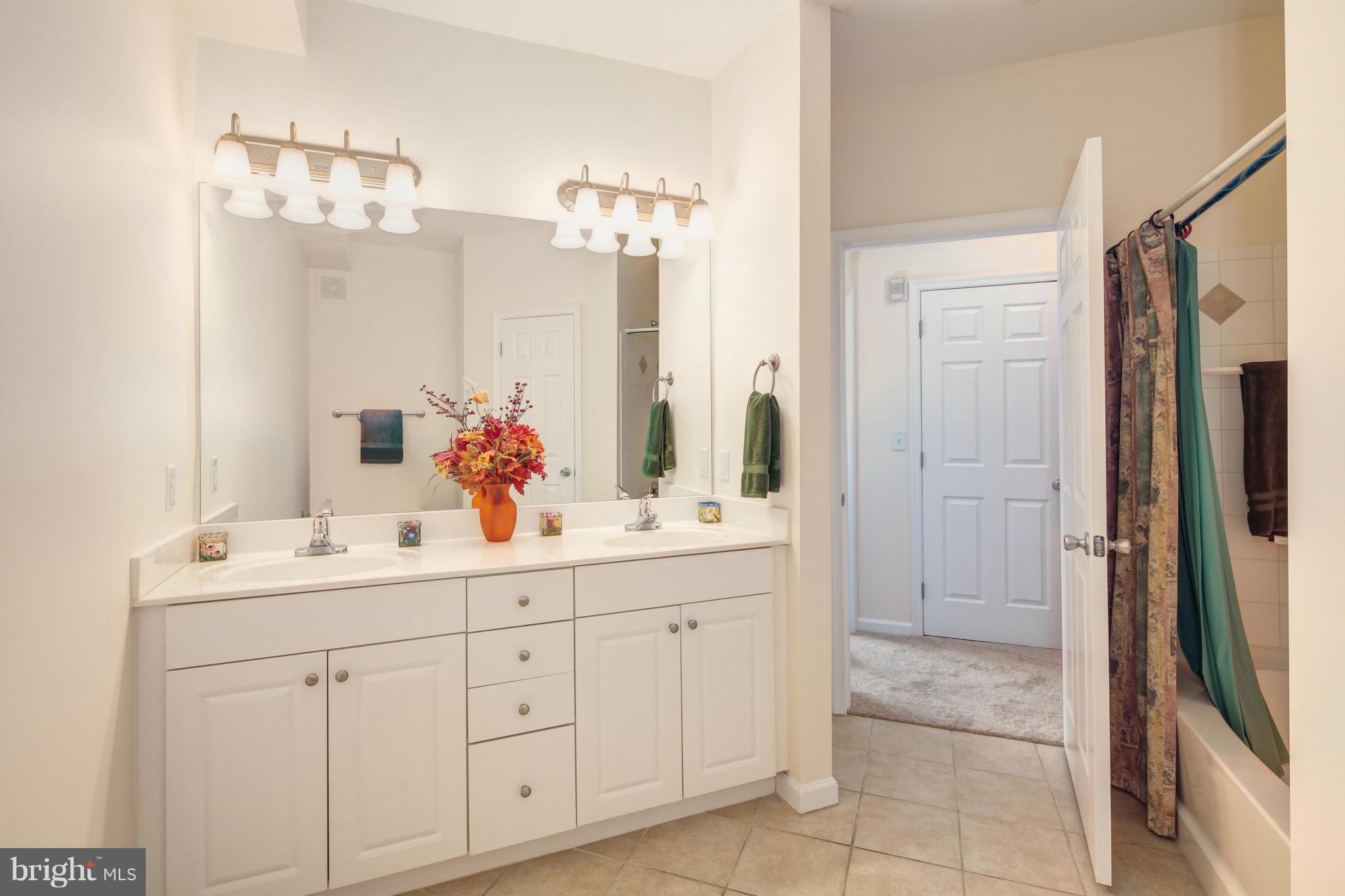 27 Booth Street, Unit 342 Gaithersburg, MD 20878 - Photo 15 of 30 Bath