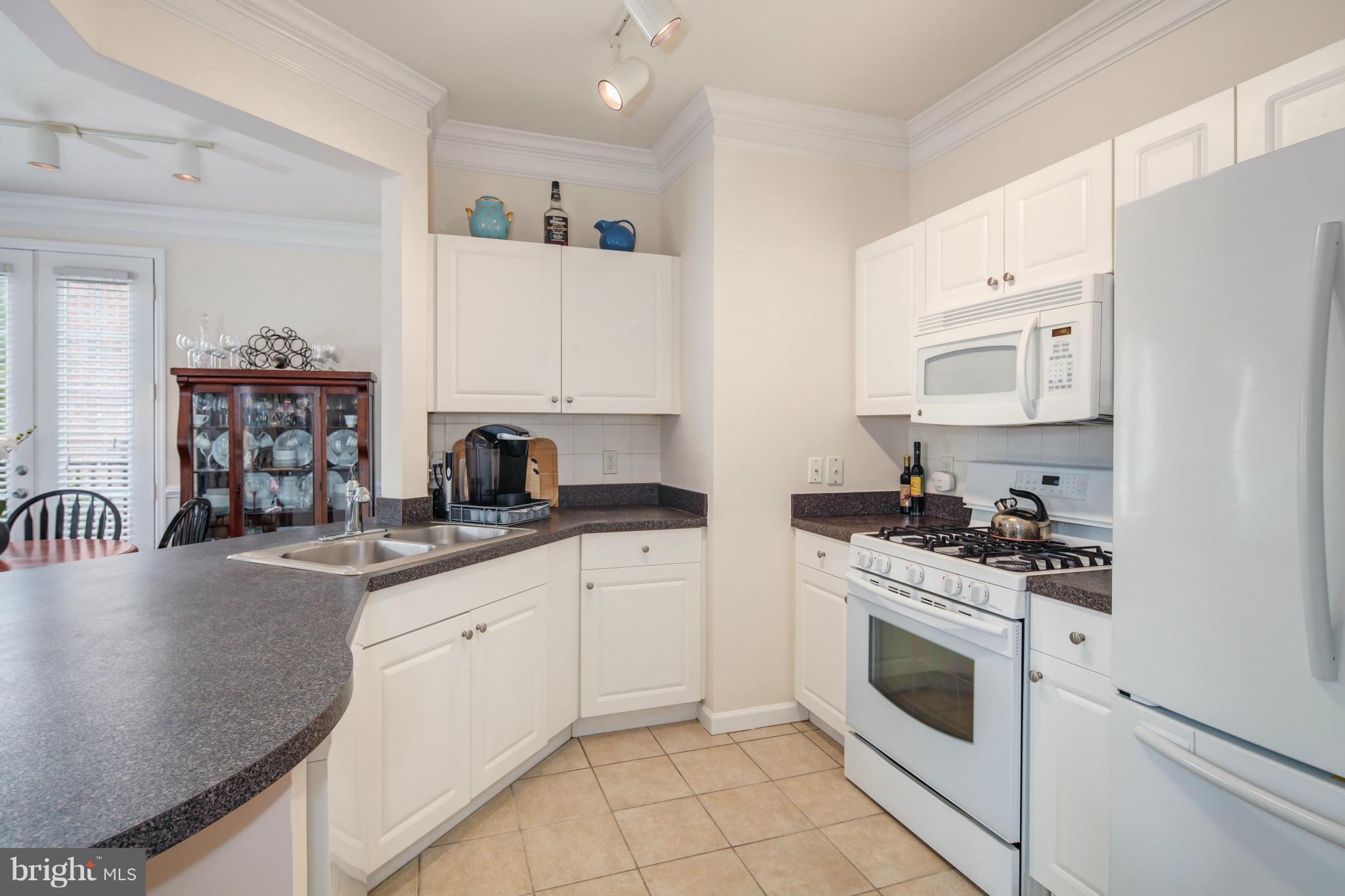 27 Booth Street, Unit 342 Gaithersburg, MD 20878 - Photo 6 of 30 Kitchen