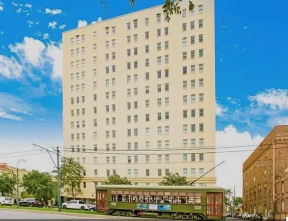 $2,000 | 1205 St Charles Avenue, Unit 1313, New Orleans, LA 70130