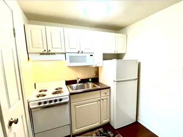 $2,000 | 1205 St Charles Avenue, Unit 1313, New Orleans, LA 70130