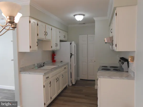 $2,550 | 39 Mediterranean Court, Barnegat, NJ 08005