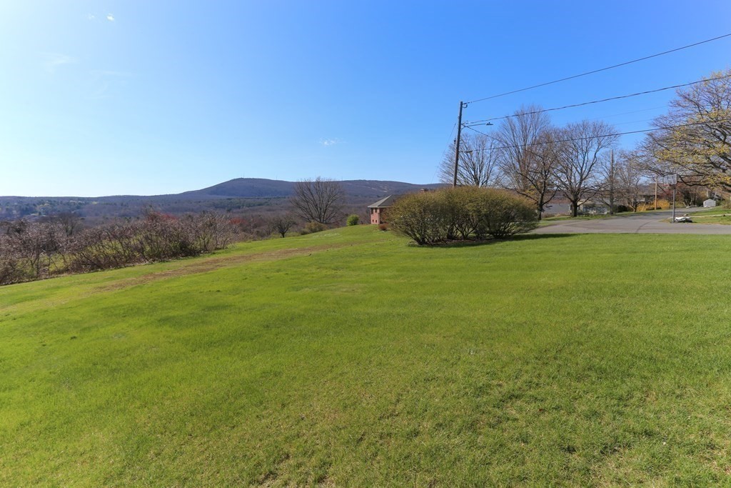 16 Brittany Road South Hadley, MA 01075 - Photo 5 of 42 Gallery Image 5
