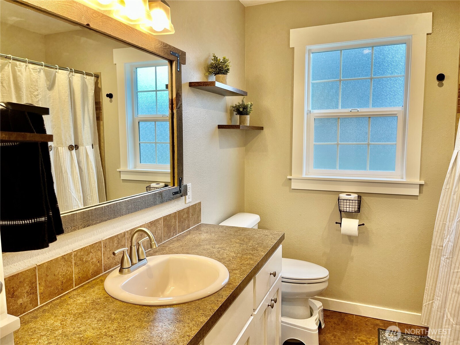 811 East Pole Road Lynden, WA 98264 - Photo 17 of 31 Gallery Image 17