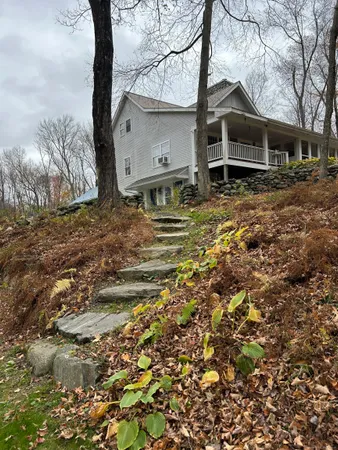 $1,600 | 199 Hoop Pole Hill Road, Woodbury, CT 06798