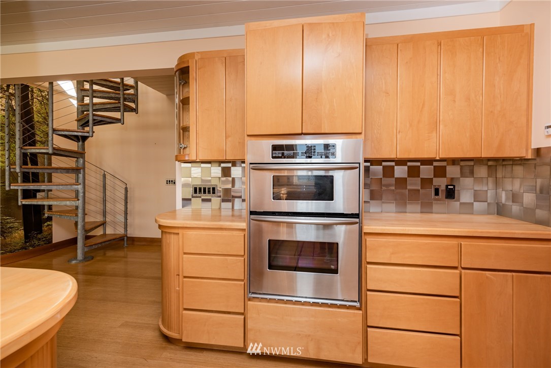 18564 Cascade View Drive Mount Vernon, WA 98274 - Photo 14 of 40 a kitchen with stainless steel appliances a stove and cabinets
