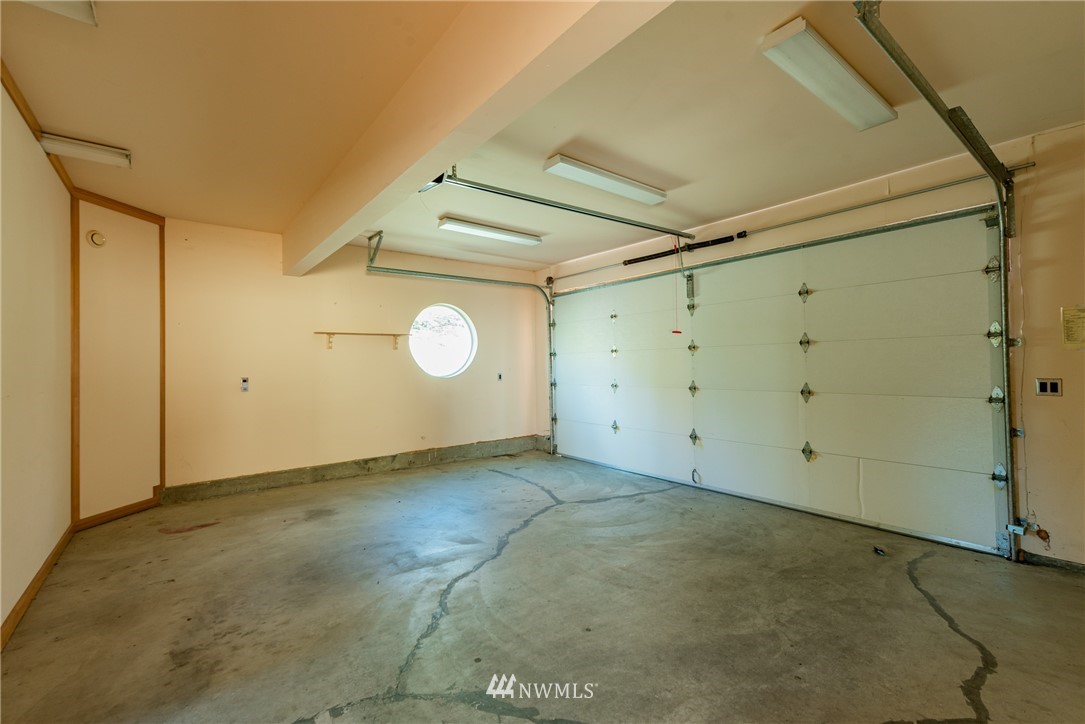 18564 Cascade View Drive Mount Vernon, WA 98274 - Photo 28 of 40 a view of a garage
