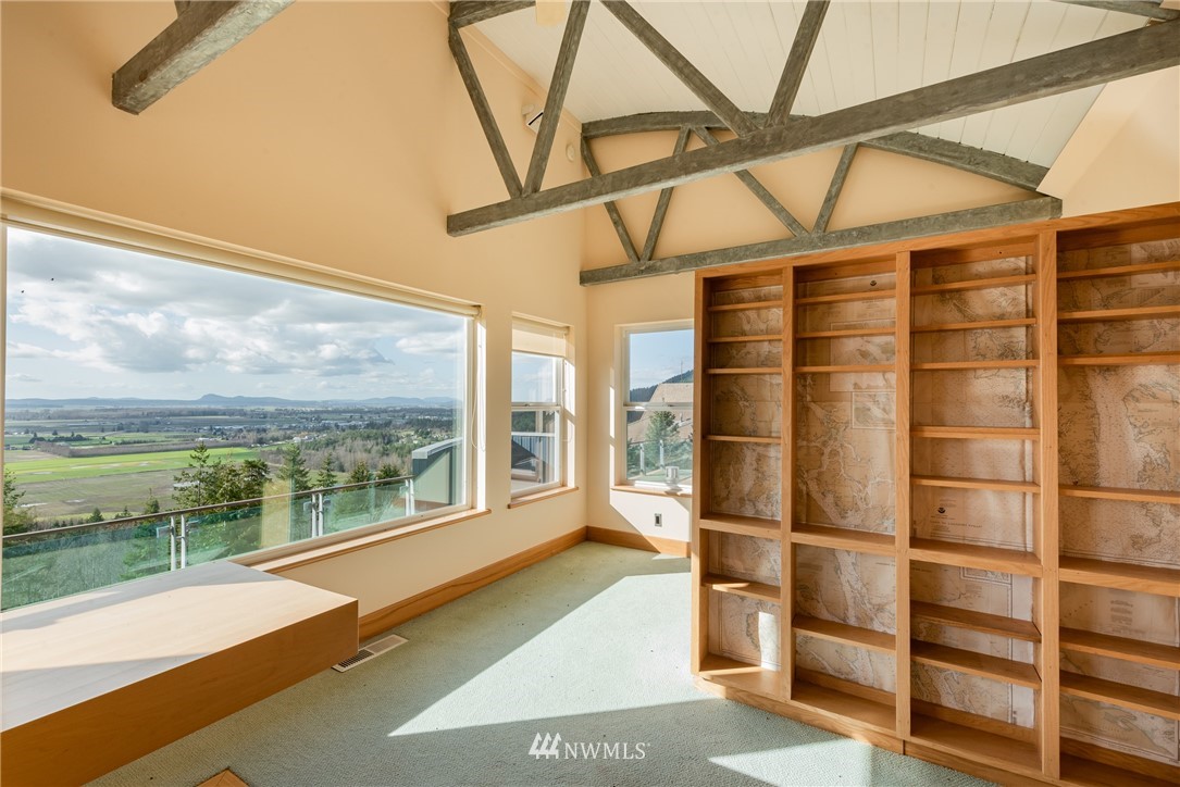 18564 Cascade View Drive Mount Vernon, WA 98274 - Photo 31 of 40 a room with window