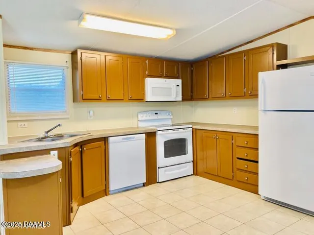 $995 | 1299 Sawmill Highway, Unit B, Breaux Bridge, LA 70517