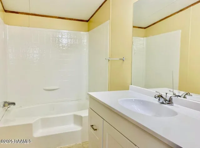 $995 | 1299 Sawmill Highway, Unit B, Breaux Bridge, LA 70517