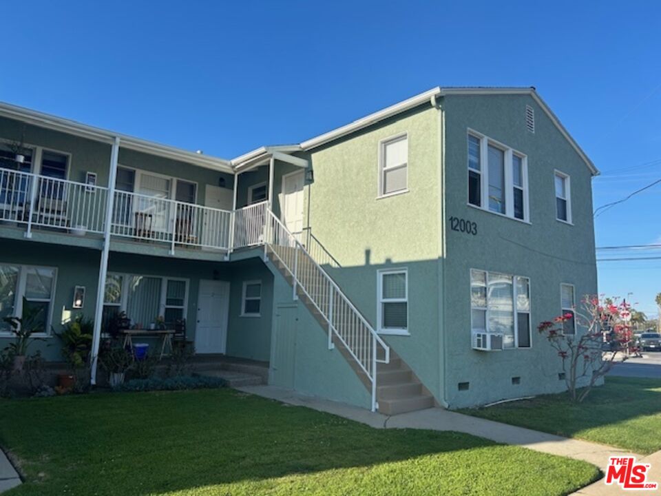 12003 Louise Avenue, Unit 3 Los Angeles, CA 90066 - Photo 2 of 10