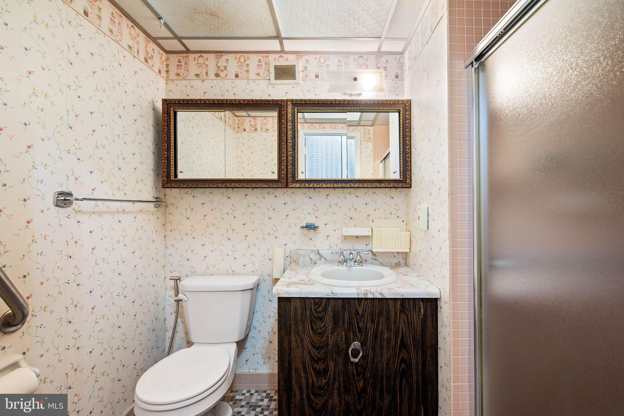 801 Yale Avenue, Unit 827 Swarthmore, PA 19081 - Photo 19 of 33 En suite bathroom with stall shower