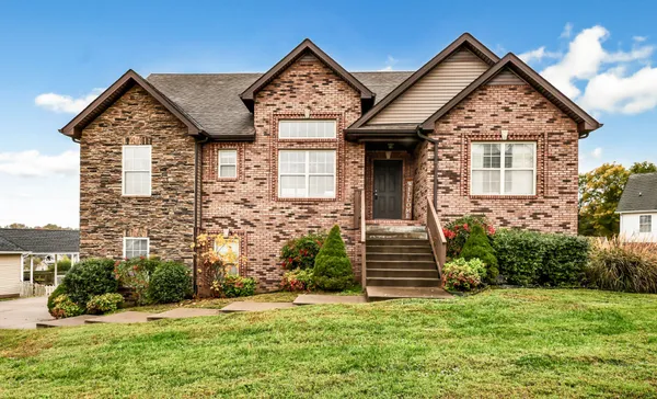 $345,000 | 410 River Heights Drive, Clarksville, TN 37040