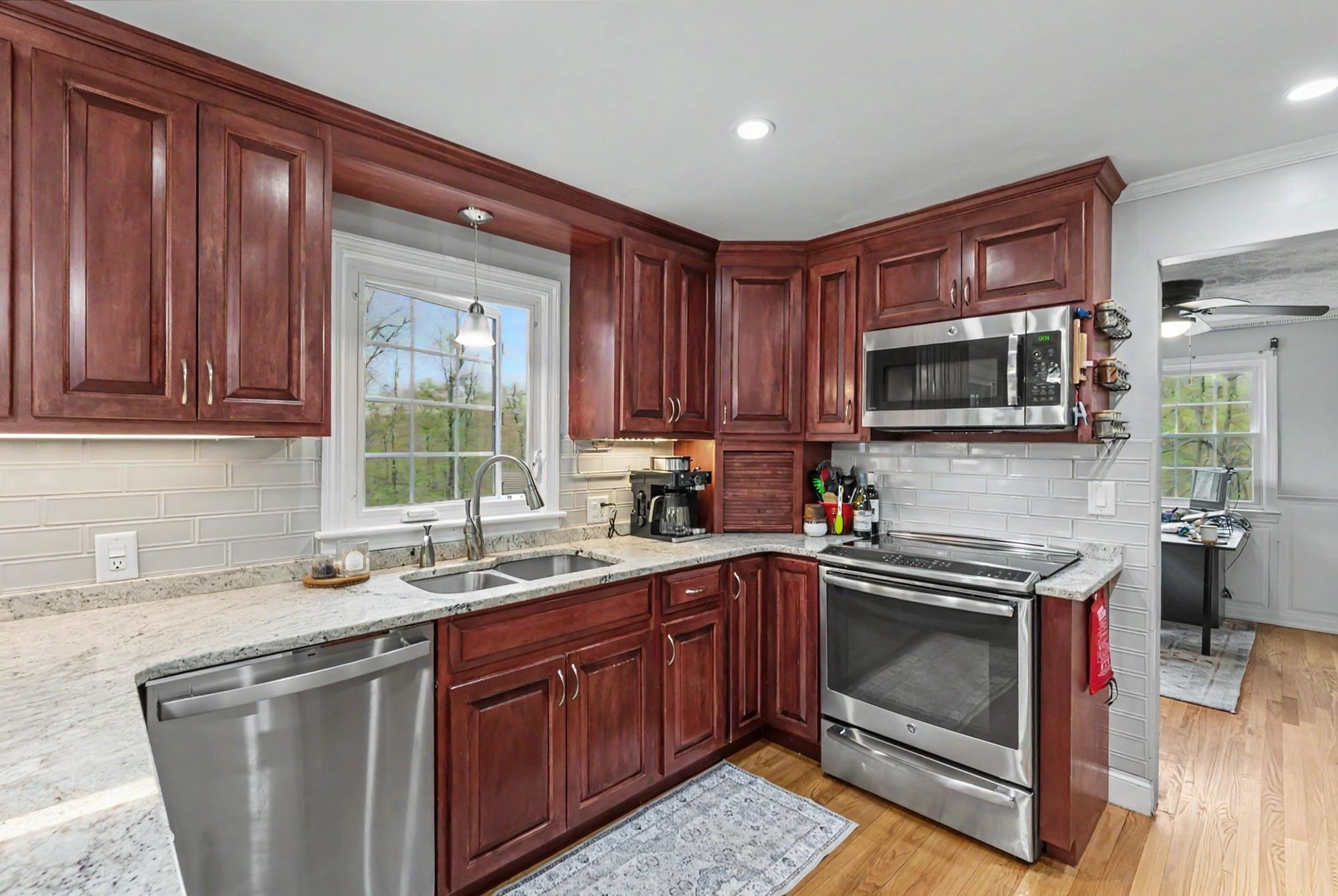 29 Old Sawmill Road Bedford, NH 03110 - Photo 4 of 46