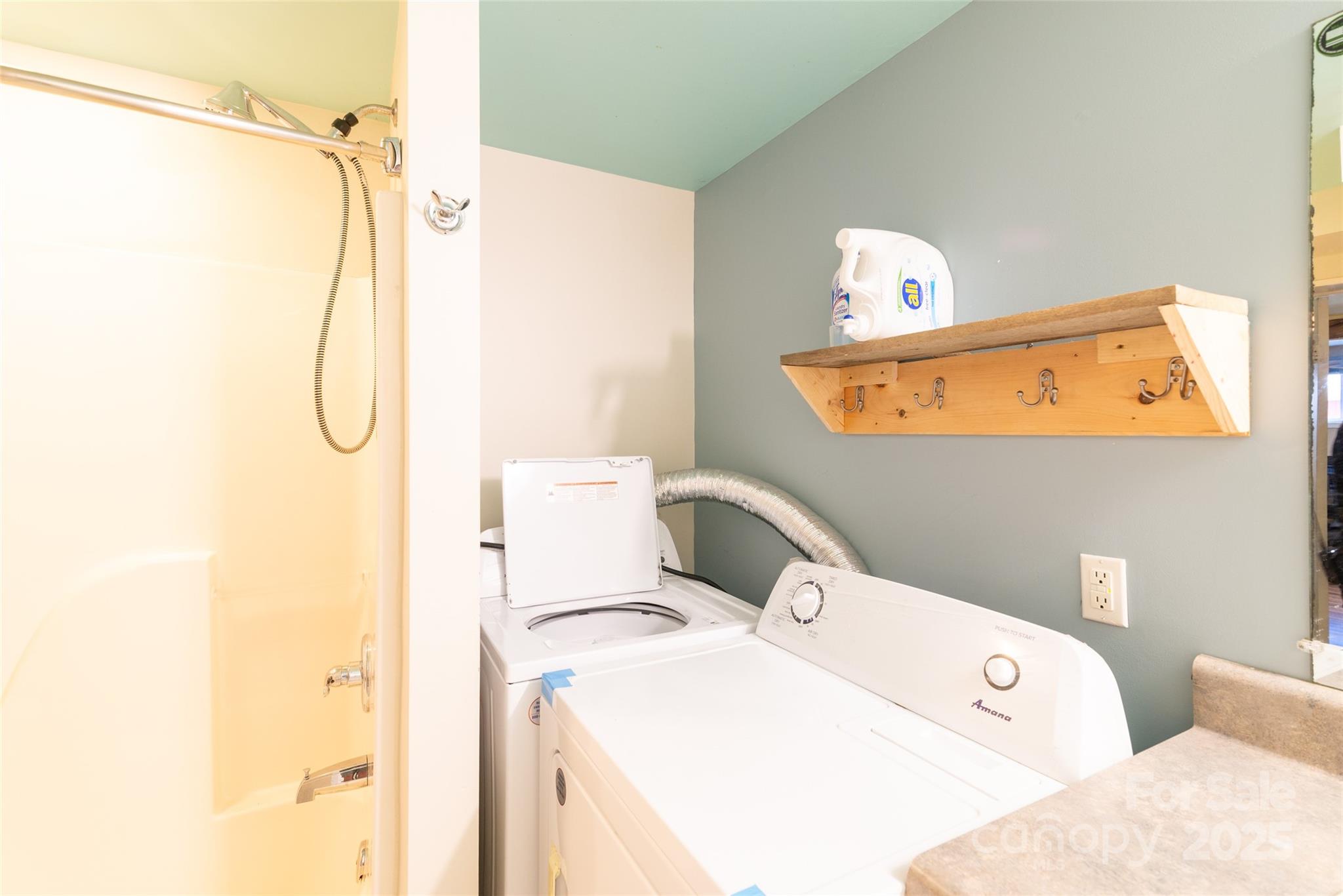 1137 Saunders Road Franklin, NC 28734 - Photo 11 of 30 a utility room with dryer and washer