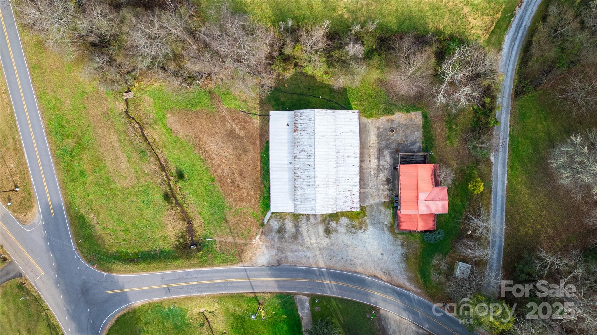 1137 Saunders Road Franklin, NC 28734 - Photo 4 of 30