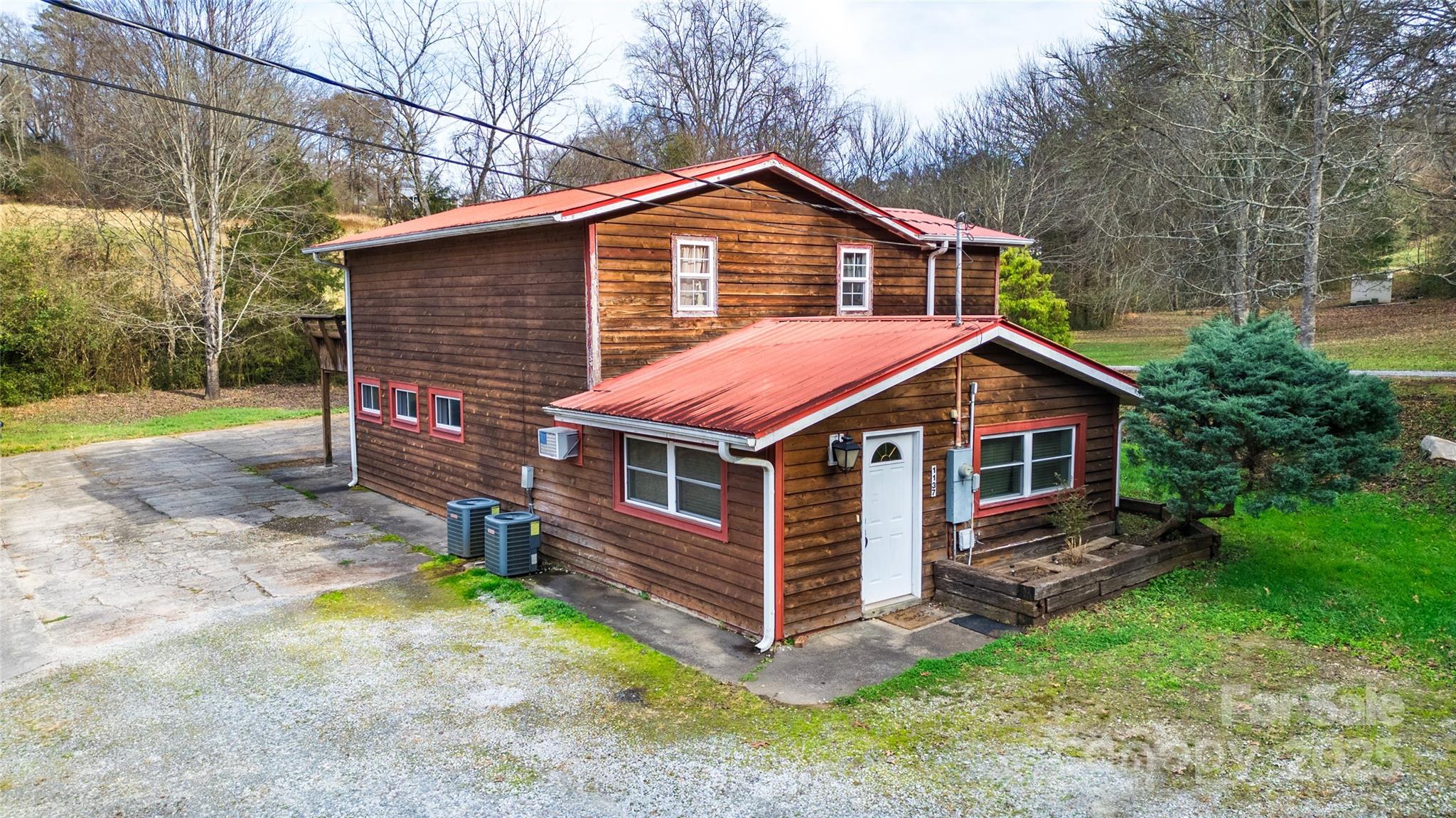 1137 Saunders Road Franklin, NC 28734 - Photo 6 of 30 a front view of a house with a yard
