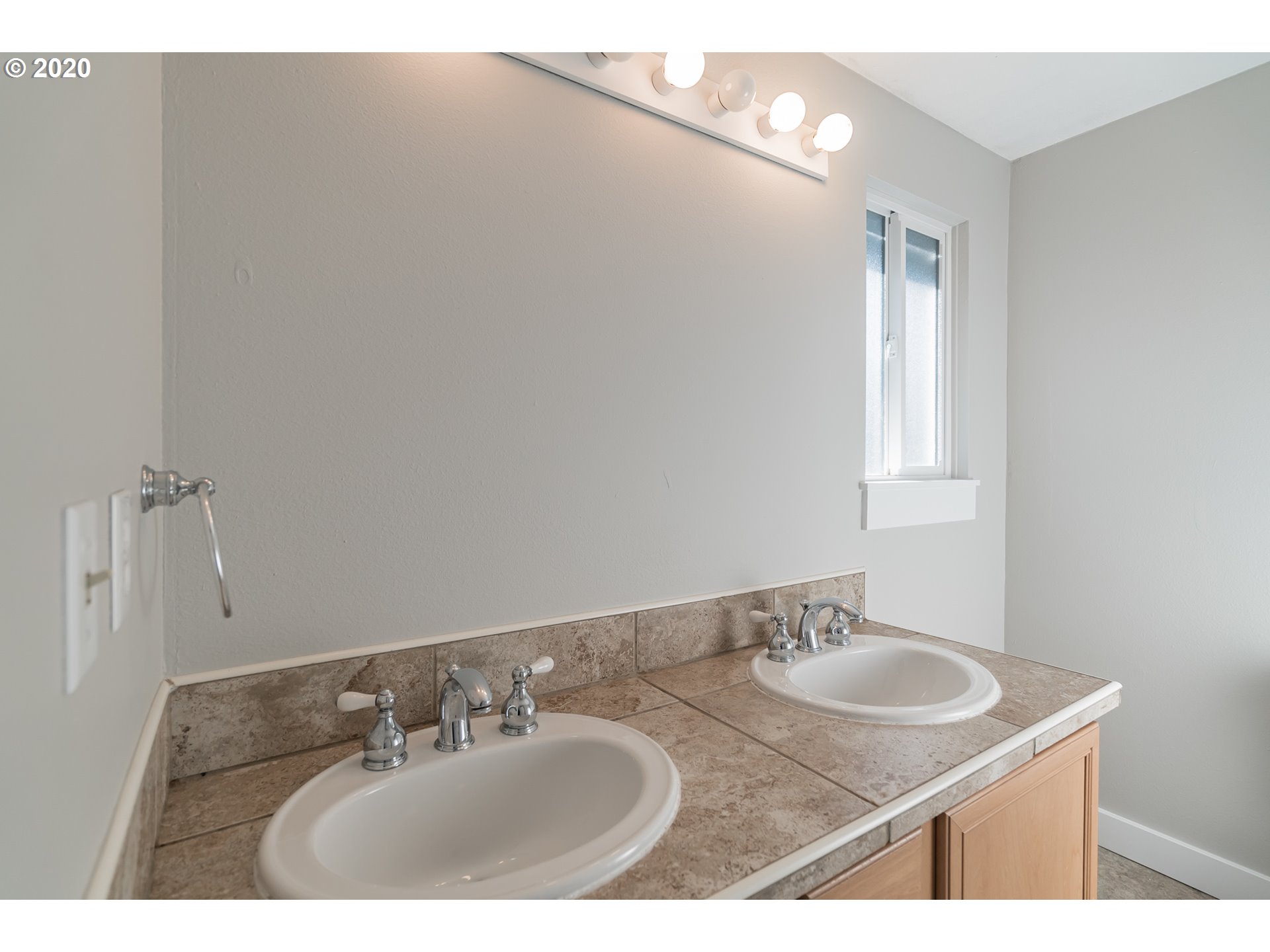 6221 Southwest Multnomah Boulevard Portland, OR 97219 - Photo 11 of 23 Gallery Image 11