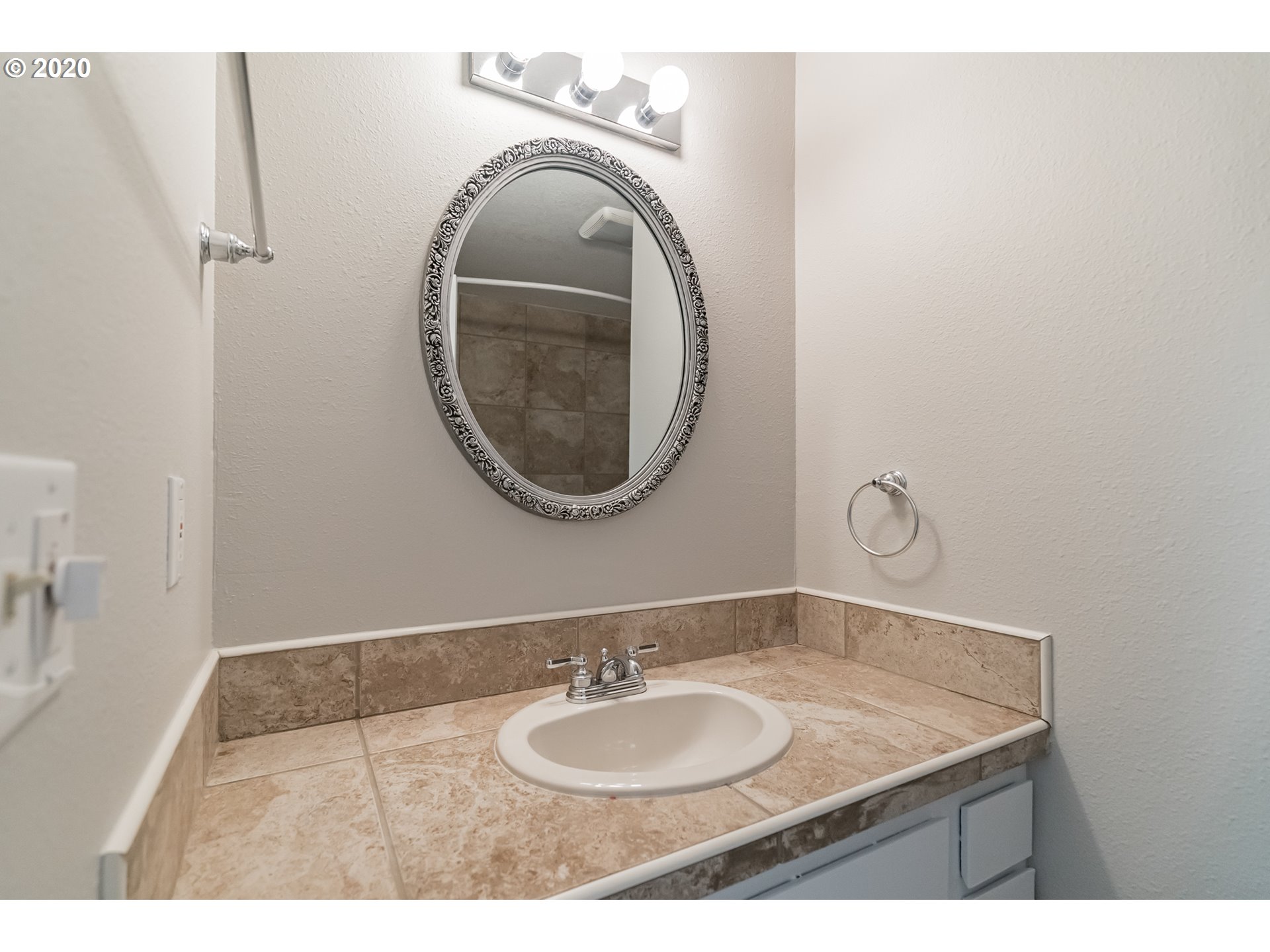 6221 Southwest Multnomah Boulevard Portland, OR 97219 - Photo 16 of 23 Gallery Image 16