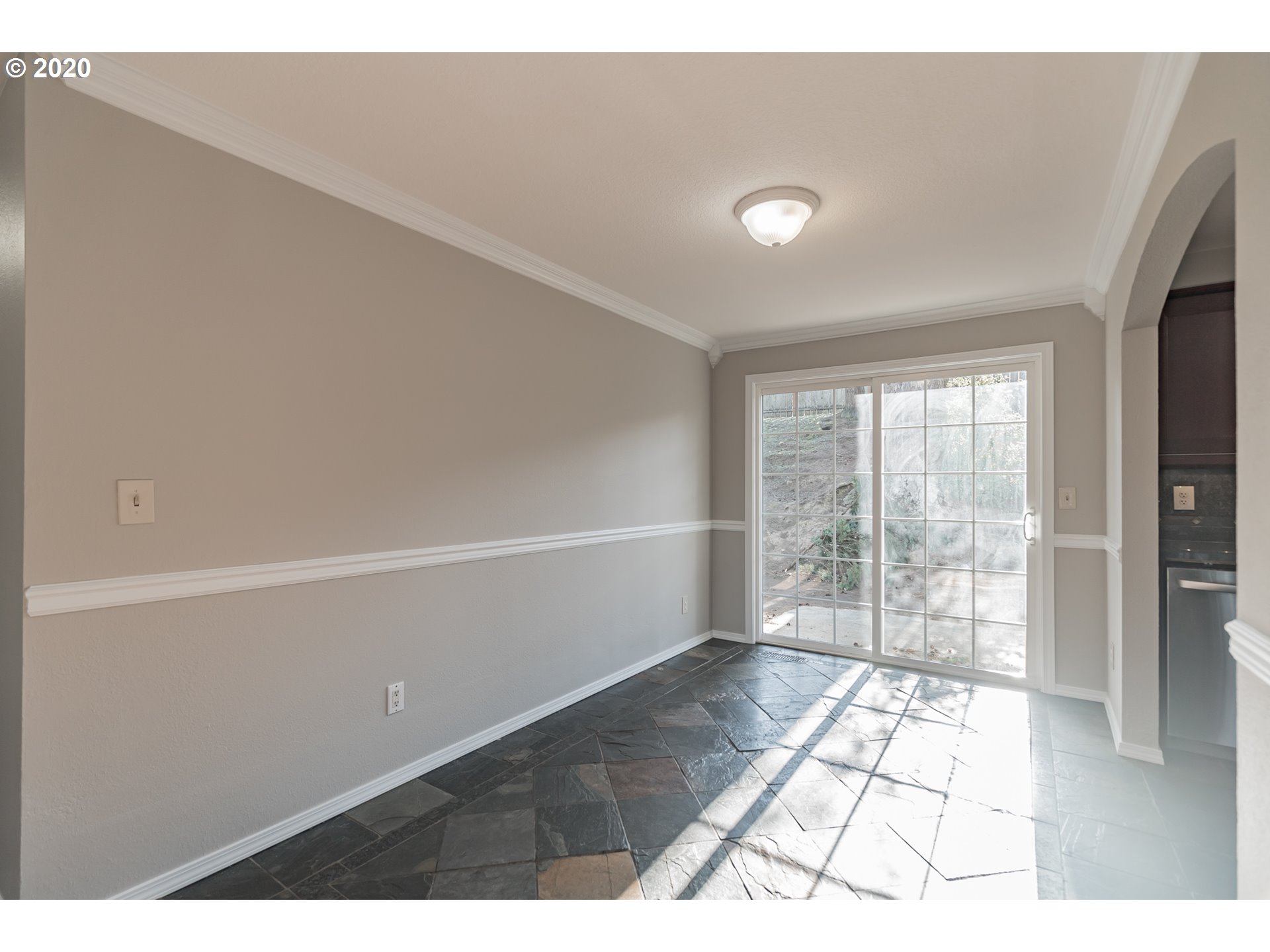6221 Southwest Multnomah Boulevard Portland, OR 97219 - Photo 5 of 23 Gallery Image 5