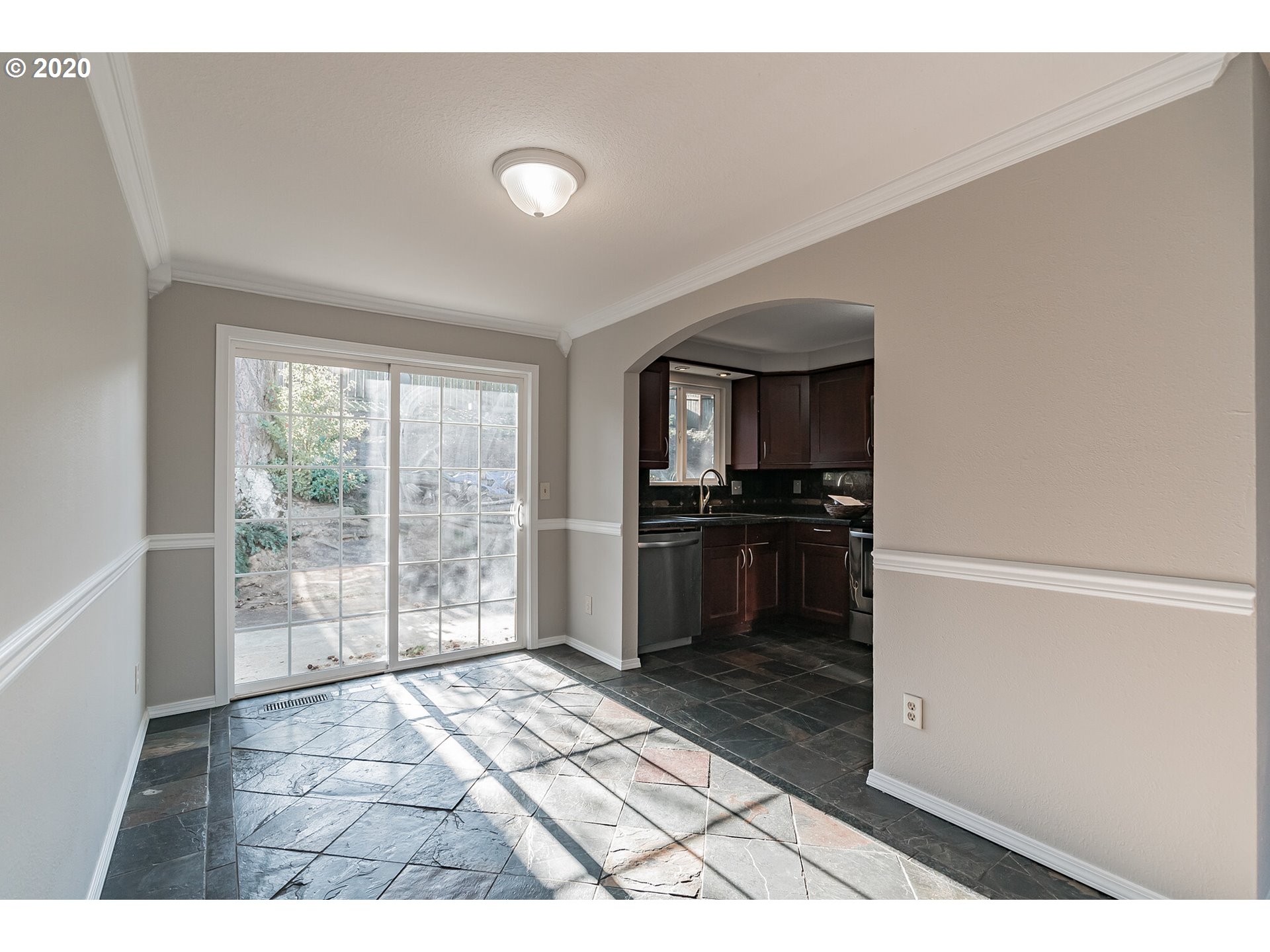 6221 Southwest Multnomah Boulevard Portland, OR 97219 - Photo 6 of 23 Gallery Image 6