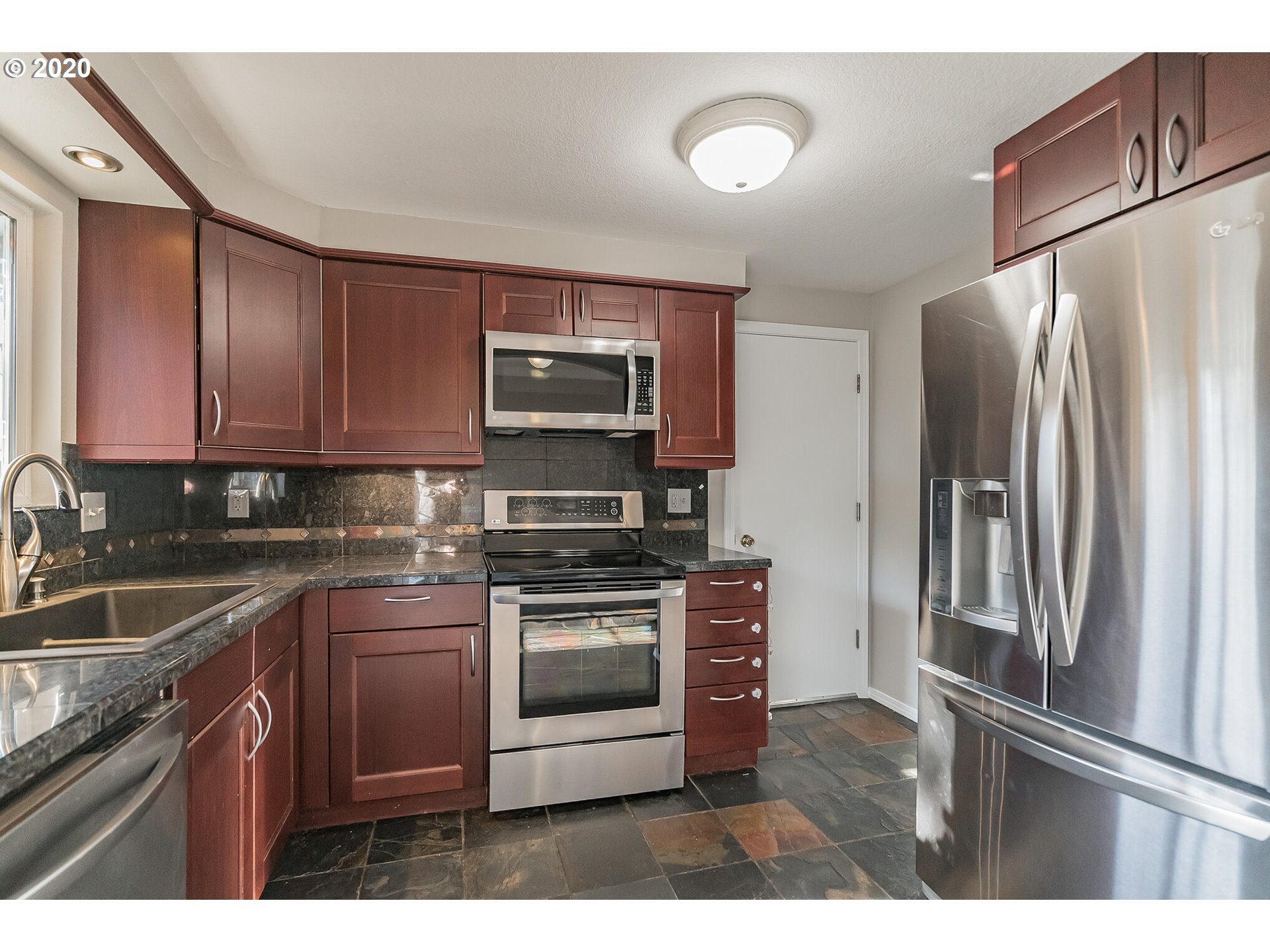 6221 Southwest Multnomah Boulevard Portland, OR 97219 - Photo 8 of 23 Gallery Image 8