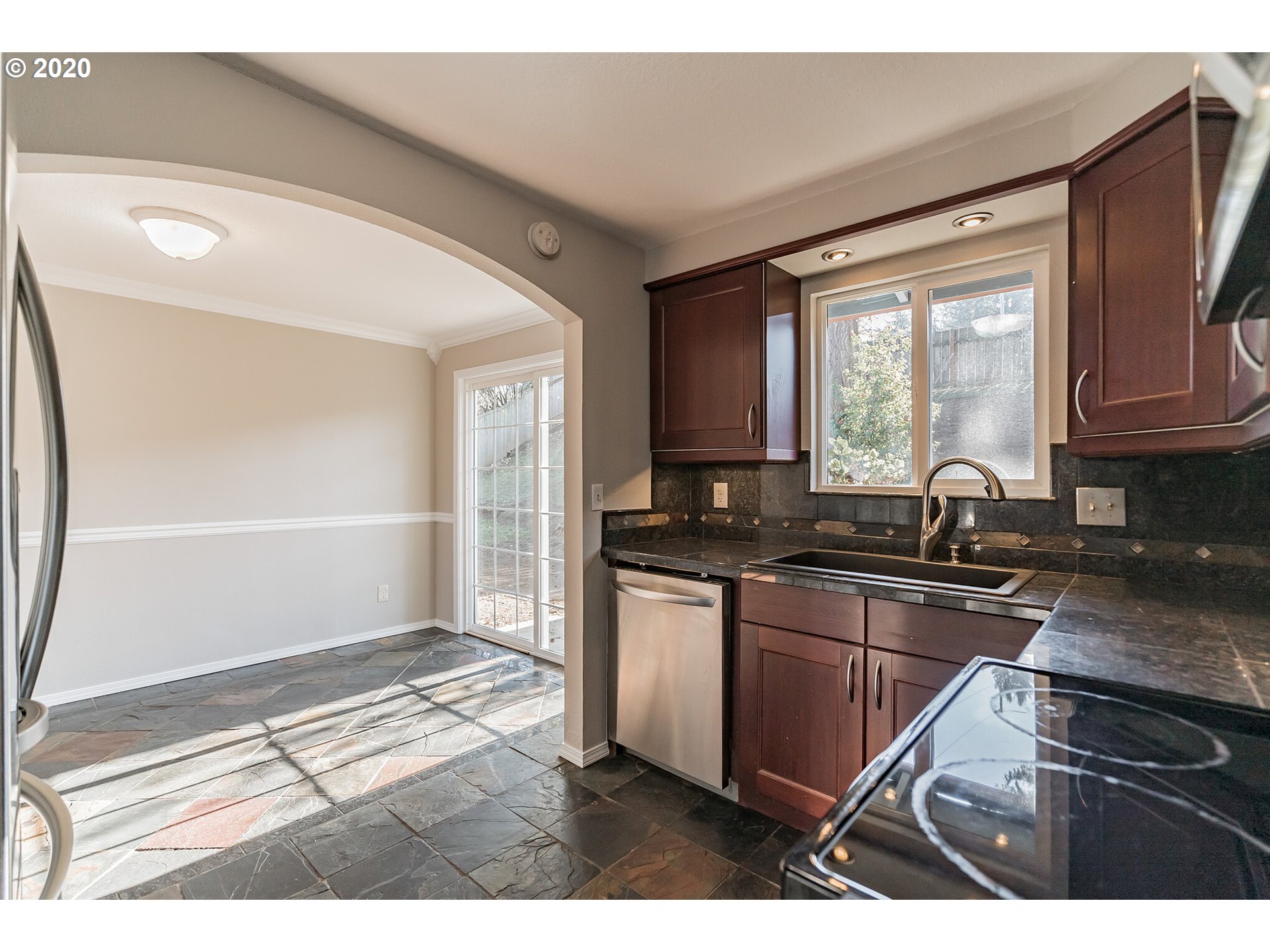 6221 Southwest Multnomah Boulevard Portland, OR 97219 - Photo 9 of 23 Gallery Image 9