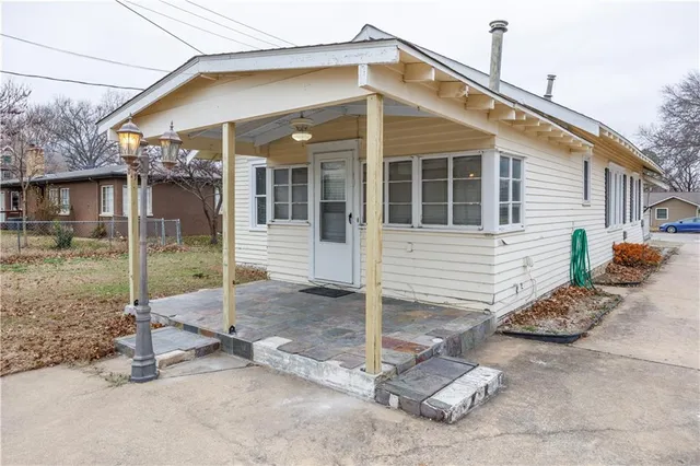 $107,000 | 911 East Main Street, Cherryvale, KS 67335