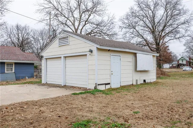 $107,000 | 911 East Main Street, Cherryvale, KS 67335