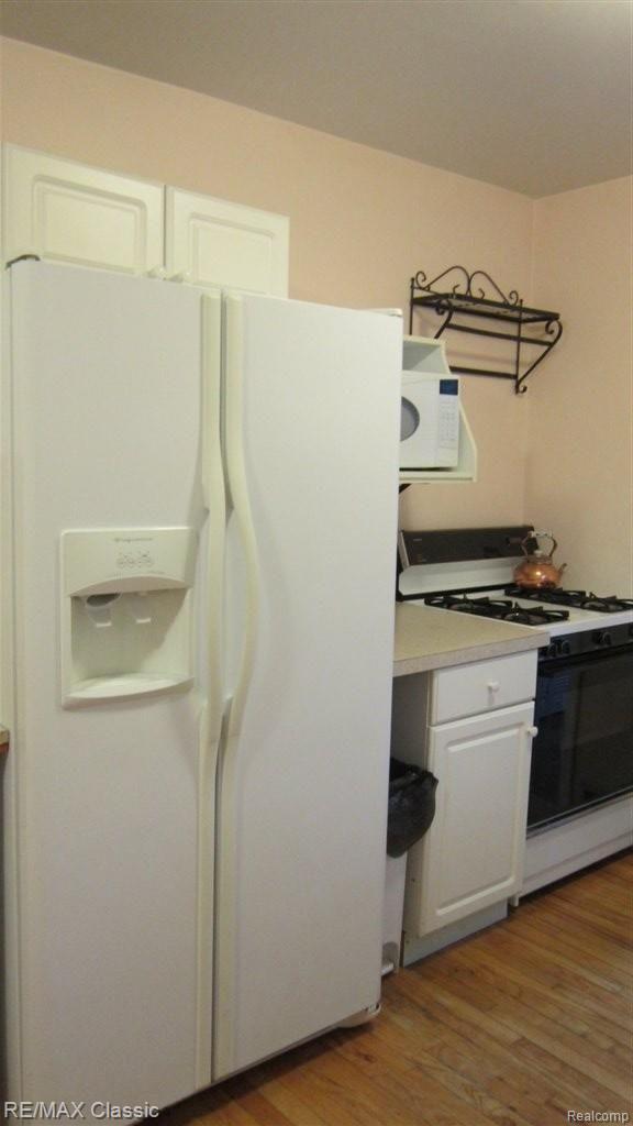 15300 Allen Road Taylor, MI 48180 - Photo 8 of 26 kitchen 3