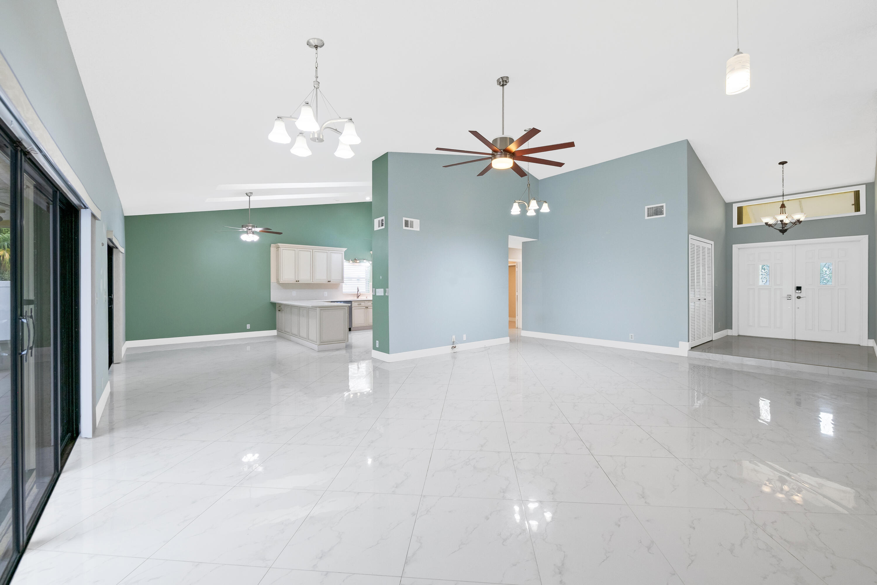 281 North Country Club Boulevard Boca Raton, FL 33487 - Photo 4 of 31 DSC_3952