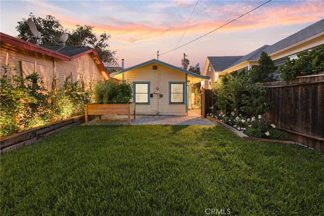 a view of a house with a backyard