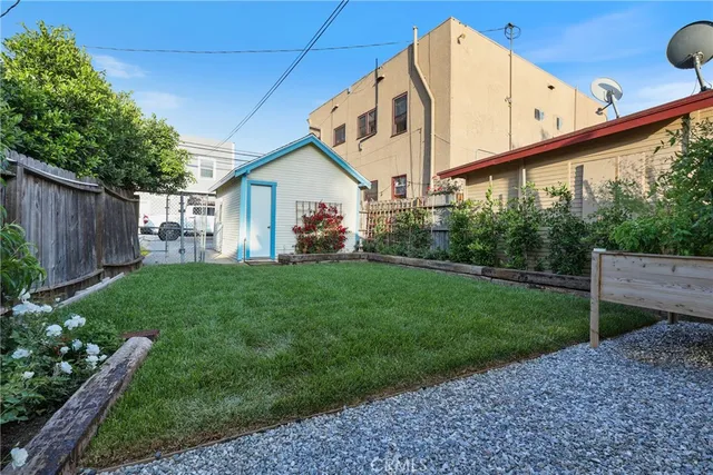 a view of a house with backyard and sitting area