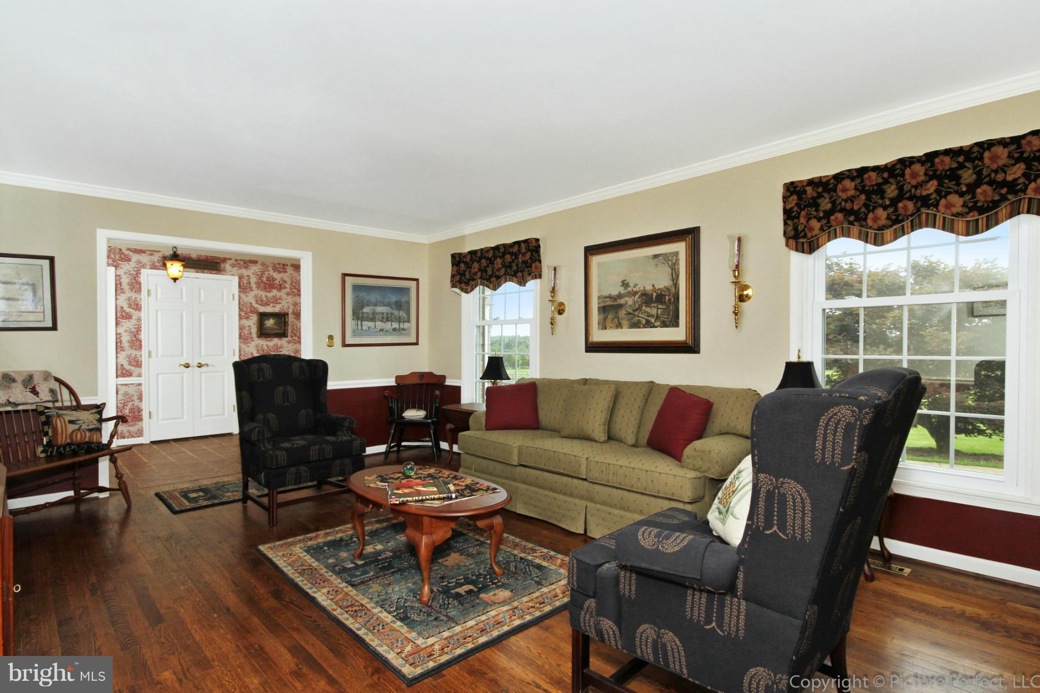 3904 Sundown Road Brookeville, MD 20882 - Photo 8 of 30 Living Room