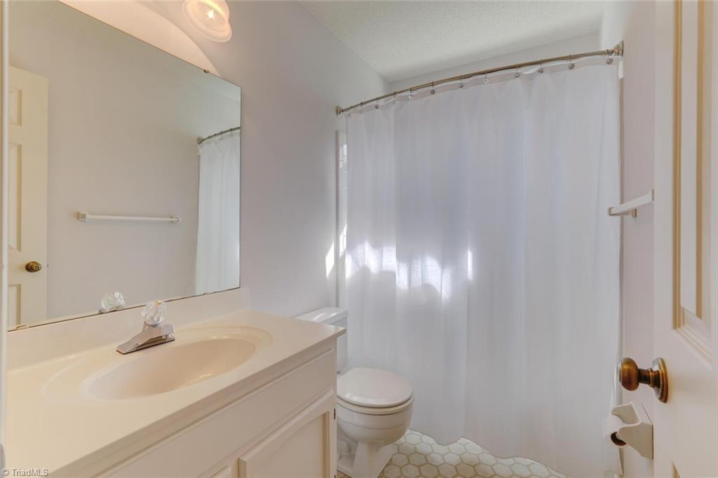 5204 Nantucket Road Greensboro, NC 27455 - Photo 34 of 41 2nd full bathroom