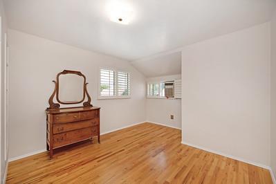 535 Myrtle Avenue Modesto, CA 95350 - Photo 28 of 42 a room with painting on the wall