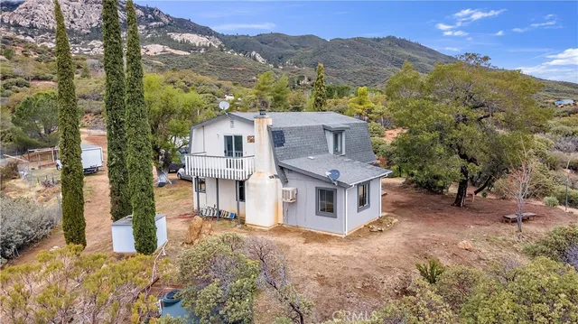 a view of a sky from a yard