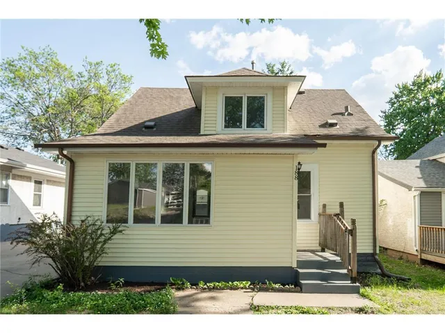 $2,599 | 188 Wyoming Street East, St. Paul, MN 55107