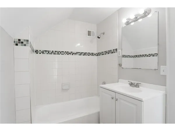 $2,599 | 188 Wyoming Street East, St. Paul, MN 55107