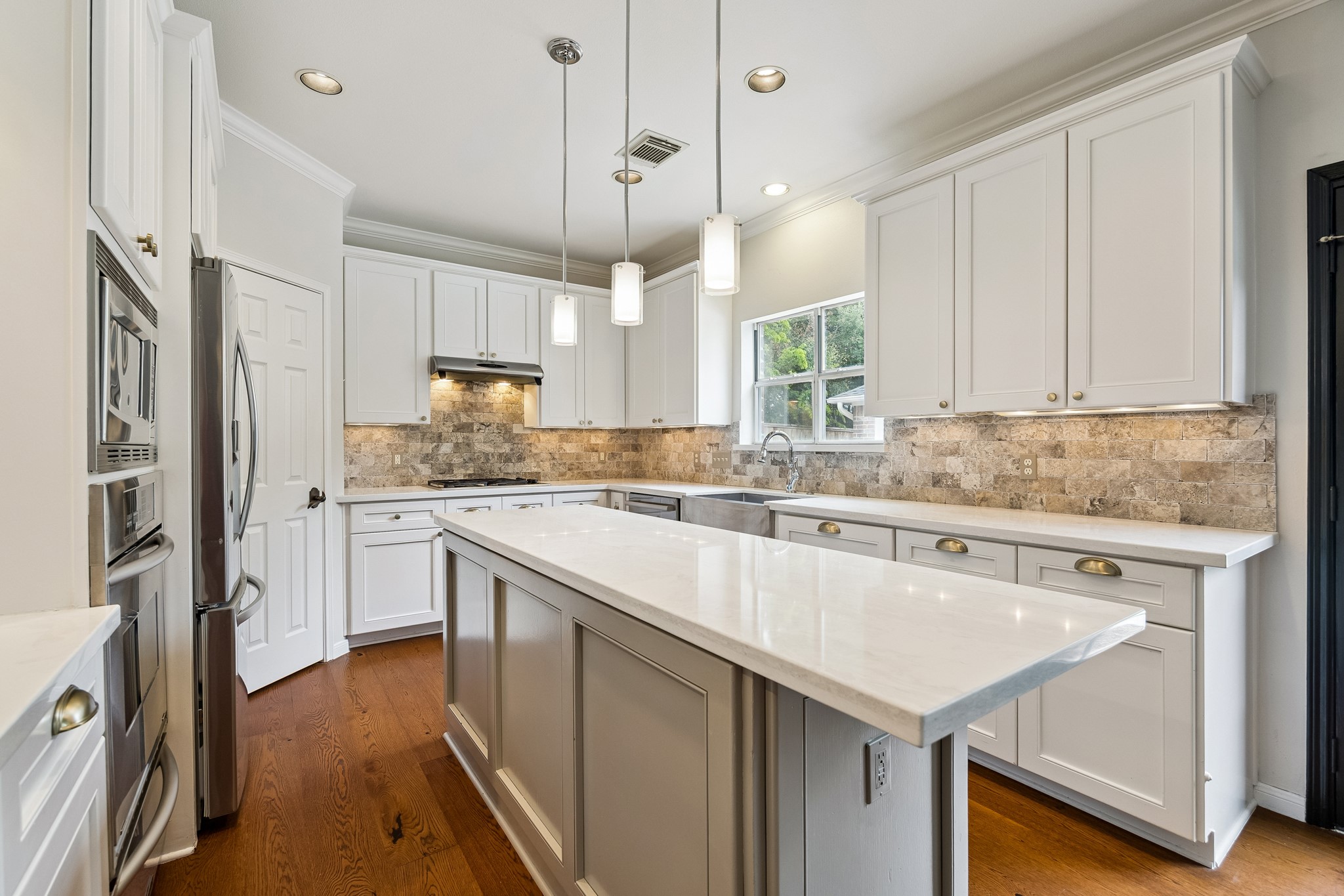 816 Anderson Street Bellaire, TX 77401 - Photo 13 of 45 Kitchen