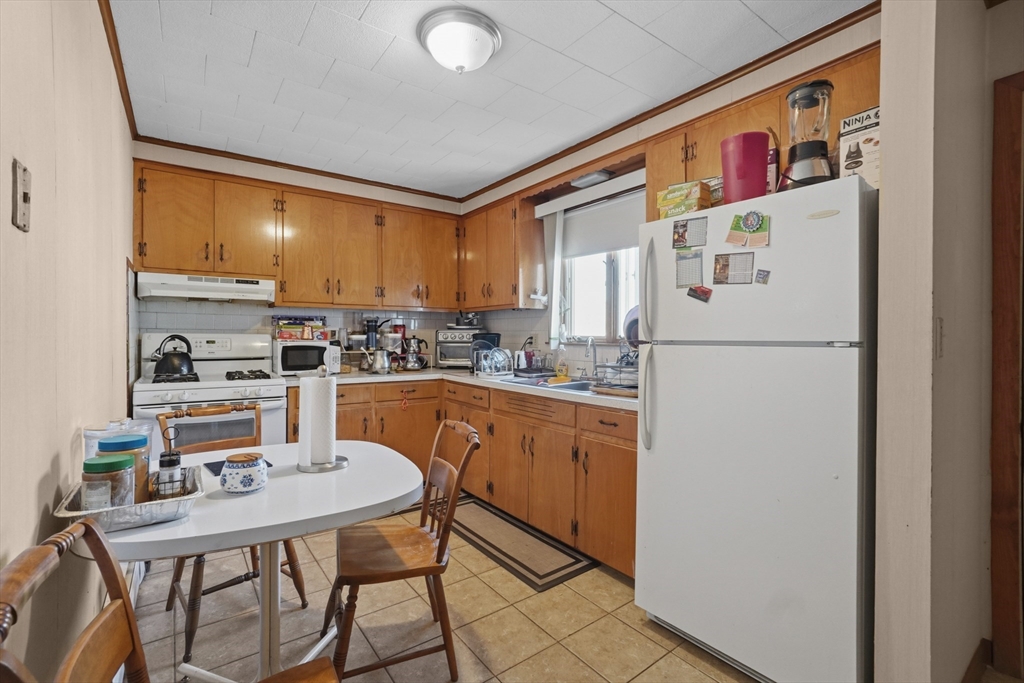 284 Broadway Fall River, MA 02721 - Photo 27 of 42