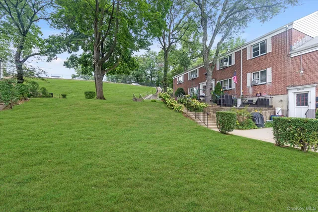 $229,000 | 22402 Stronghurst Avenue, Unit 208 | Bellerose