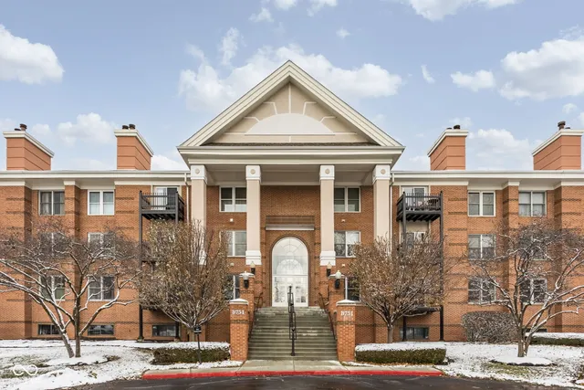 $300,000 | 8751 Jaffa Ct Drive East, Unit 33, Indianapolis, IN 46260