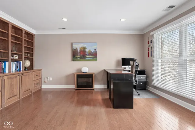 $300,000 | 8751 Jaffa Ct Drive East, Unit 33, Indianapolis, IN 46260