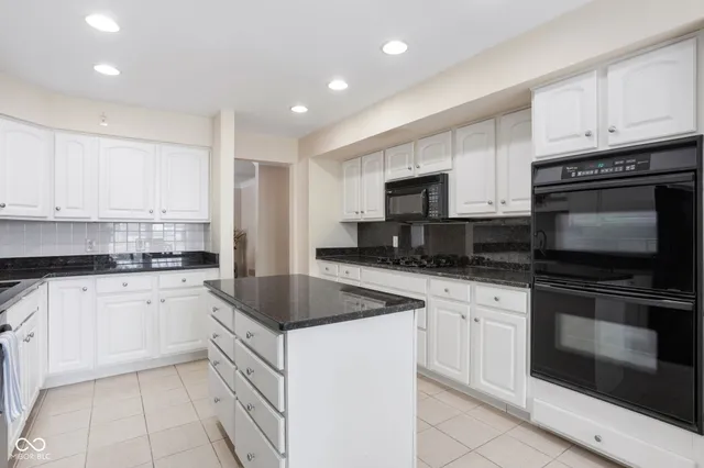 $300,000 | 8751 Jaffa Ct Drive East, Unit 33, Indianapolis, IN 46260