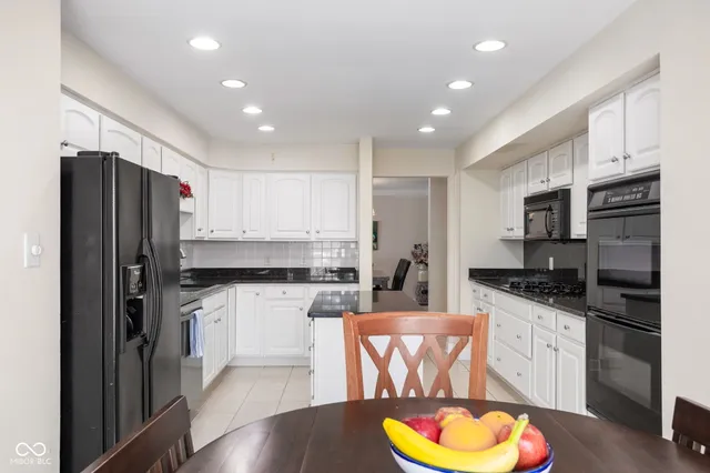 $300,000 | 8751 Jaffa Ct Drive East, Unit 33, Indianapolis, IN 46260